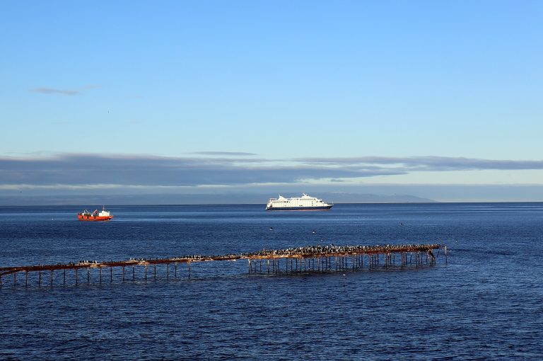 Vista del estrecho de Magallanes desde Punta Arenas