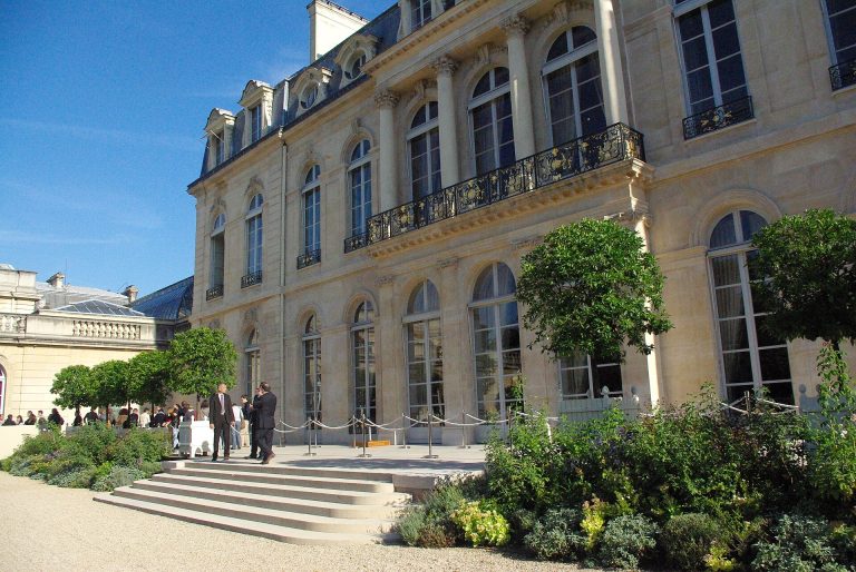 Fachada del Palacio del Elíseo, sede de la Presidencia de Francia, vista desde el jardín