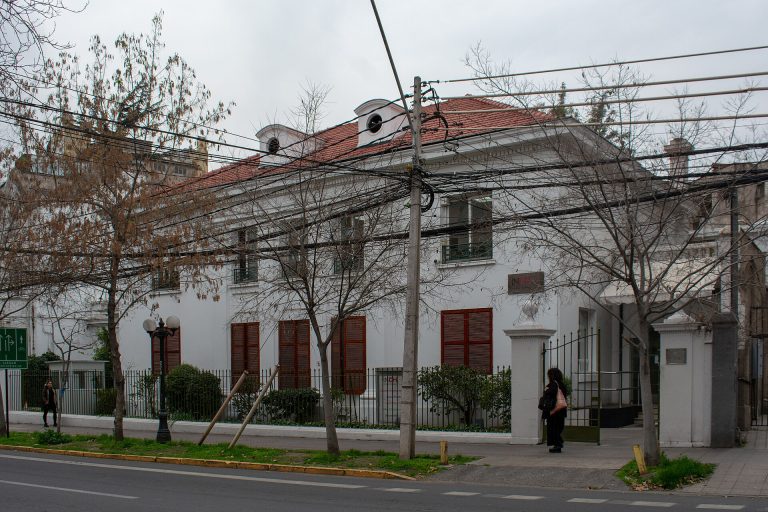 Fachada del edificio del Instituto Nacional de Derechos Humanos en Providencia, Santiago