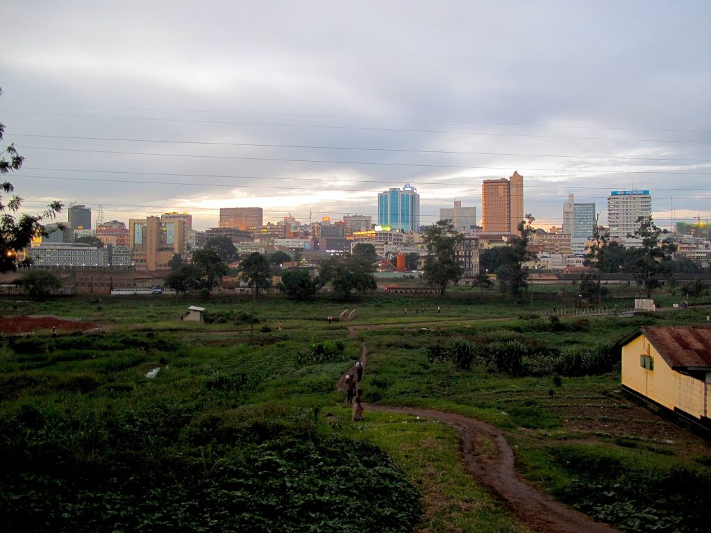 Vista del horizonte urbano de Kampala, capital de Uganda