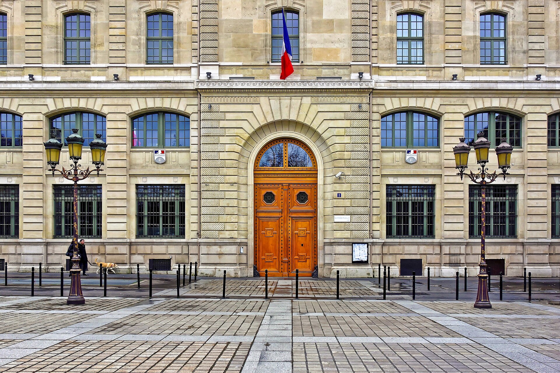 Fachada de la Prefectura de Policía de París